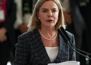 gleisi-hoffmann-tem-agenda-de-reunioes-com-lideres-do-congresso