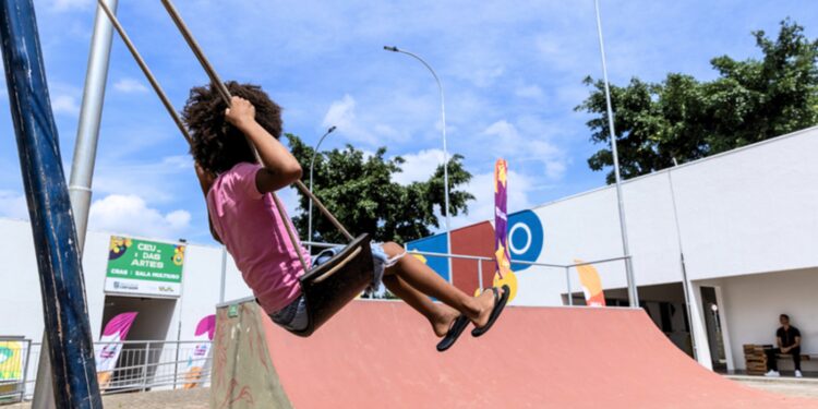 ceus-das-artes-abre-portas-para-as-artes-e-os-esportes-em-294-comunidades-no-brasil