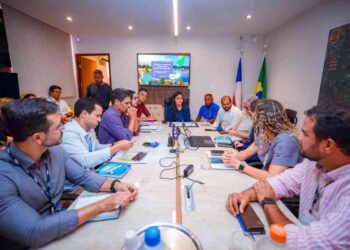 prefeita-debora-se-reune-com-embasa-e-cobra-celeridade-em-obras-de-lauro-de-freitas 