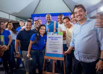 prefeita-debora-entrega-novo-campo-da-rua-totalmente-requalificado-a-comunidade