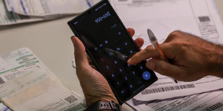 familias-fazem-novos-emprestimos-para-pagar-dividas-antigas