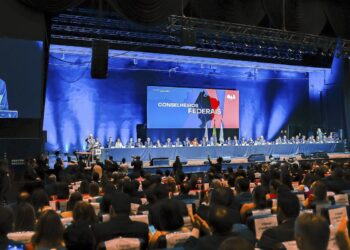 na-oab,-lula-defende-regulacao-para-combate-as-“oligarquias-digitais”