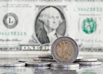 com-menor-valor-desde-novembro,-dolar-cai-a-r$-5,68