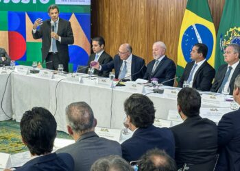 lula-entrega-projeto-de-isencao-de-ir-para-quem-ganha-ate-r$-5-mil