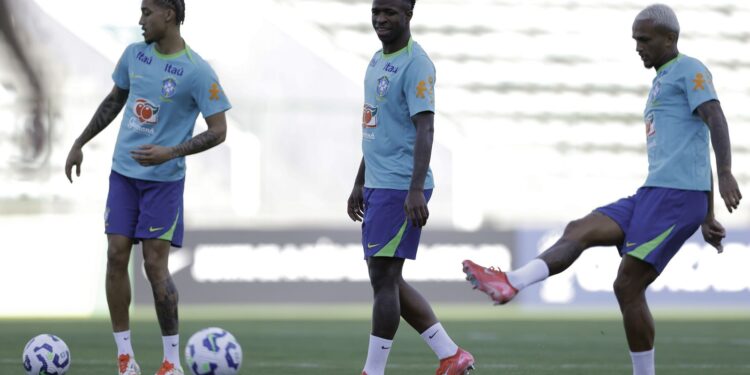 eliminatorias:-brasil-enfrenta-colombia-no-mane-garrincha,-em-brasilia