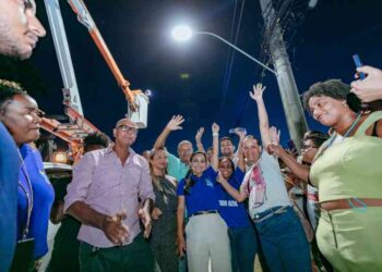 programa-banho-de-luz-embeleza-a-av.-luiz-tarquinio-e-oferece-mais-seguranca-a-populacao