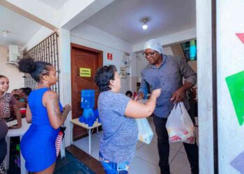 familias-comemoram-entrega-do-leite-em-lauro-de-freitas