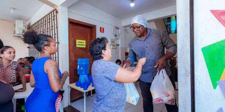 familias-comemoram-entrega-do-leite-em-lauro-de-freitas