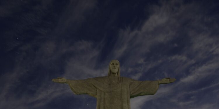 cristo-redentor-sera-iluminado-de-roxo-para-alertas-sobre-obesidade