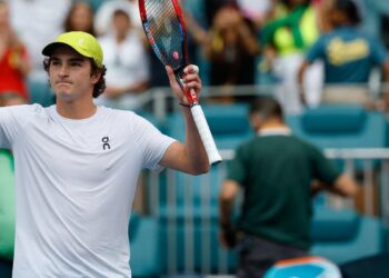 joao-fonseca-avanca-a-3a-rodada-em-miami-apos-bater-tenista-frances
