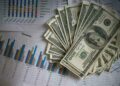 dolar-fecha-ultima-sessao-a-r$-5,71,-apos-alta-de-0,73%
