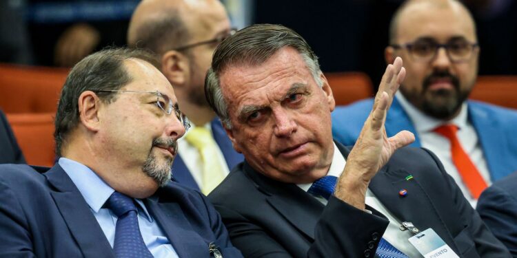 bolsonaro-chega-ao-stf-para-ver-julgamento-sobre-tentativa-de-golpe