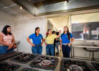 prefeita-debora-realizou-visita-tecnica-a-cozinha-comunitaria-de-itinga