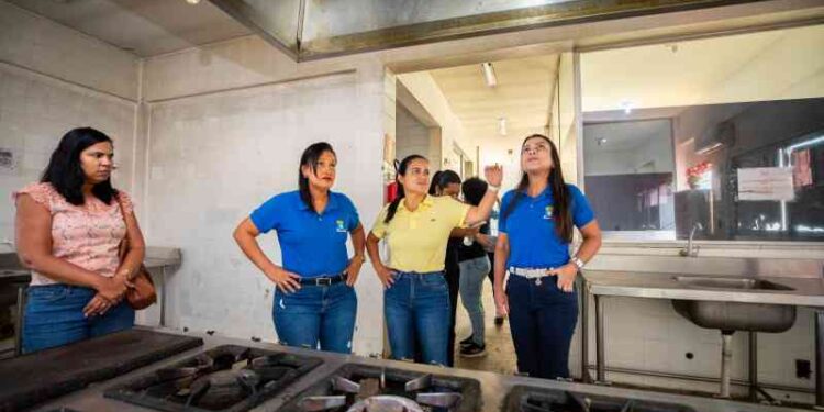 prefeita-debora-realizou-visita-tecnica-a-cozinha-comunitaria-de-itinga