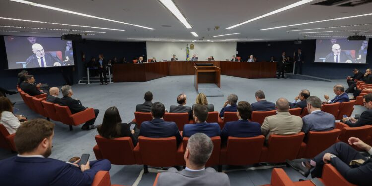 por-unanimidade,-turma-do-stf-torna-bolsonaro-e-mais-7-reus-por-golpe