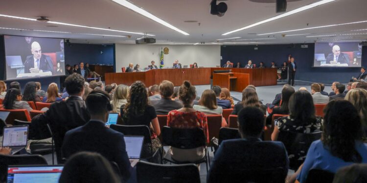 “satisfatoria”,-diz-moraes-sobre-denuncia-contra-bolsonaro-e-aliados