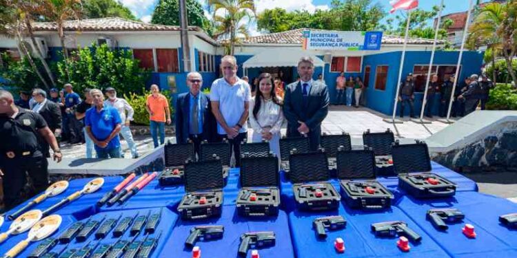 prefeita-debora-reforca-a-seguranca-do-municipio-com-a-entrega-de-novos-equipamentos