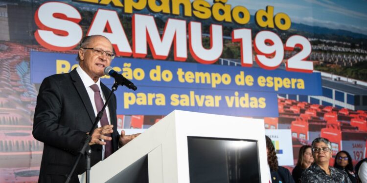 governo-entrega-156-novas-ambulancias-para-a-frota-do-samu