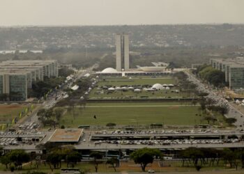 reajuste-de-servidores-federais-sera-pago-em-maio,-garante-governo