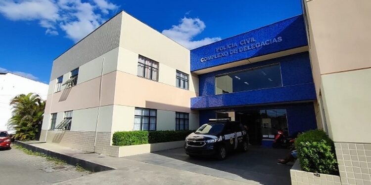 Mulher é encontrada morta dentro de casa em Feira de Santana