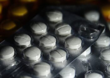 juiz-suspende-norma-que-autoriza-farmaceuticos-a-prescreverem-remedios