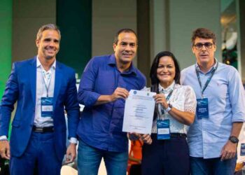 debora-regis-e-bruno-reis-assinam-termo-de-convenio-tecnico-durante-o-smart-gov-anciti