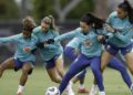 selecao-feminina-treina-nos-eua-para-reencontro-com-donas-da-casa