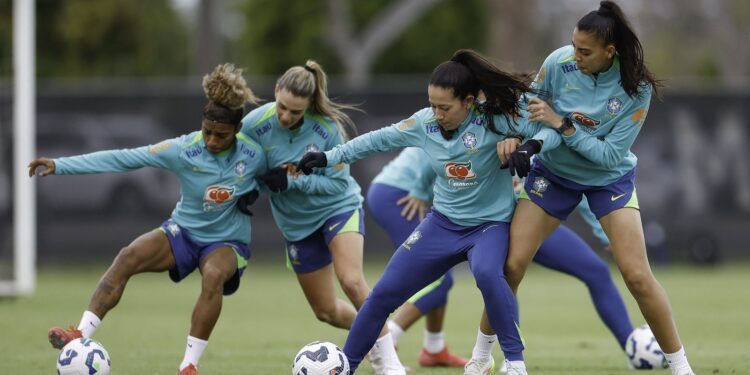 selecao-feminina-treina-nos-eua-para-reencontro-com-donas-da-casa