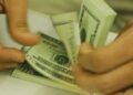 dolar-fecha-com-queda-de-1,23%