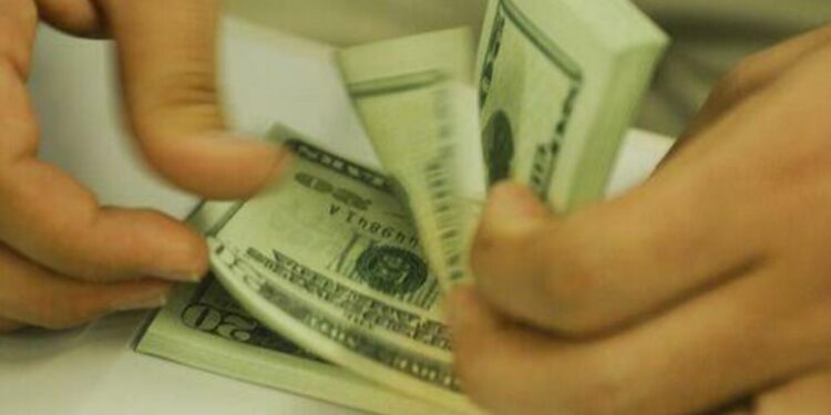 dolar-encerrou-ultimo-pregao-em-alta-de-3,68%