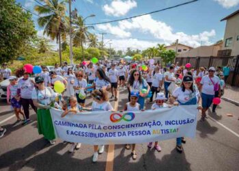 alegria-marca-a-1a-caminhada-pela-inclusao-da-pessoa-autista-em-lauro-de-freitas