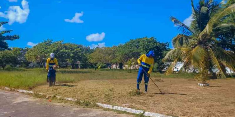 prefeitura-intensifica-servicos-de-limpeza-em-vilas-do-atlantico