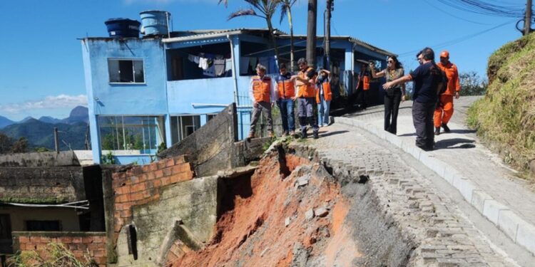 plano-emergencial-e-articulado-em-petropolis-com-apoio-da-defesa-civil-nacional