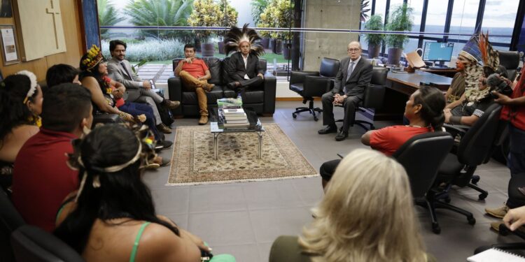 relator-do-marco-temporal,-mendes-recebe-representantes-de-indigenas