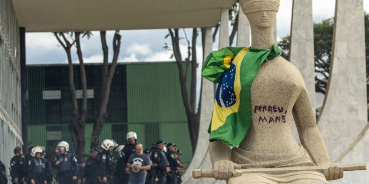stf-julgara-no-dia-25-de-abril-mulher-que-pichou-estatua-a-justica