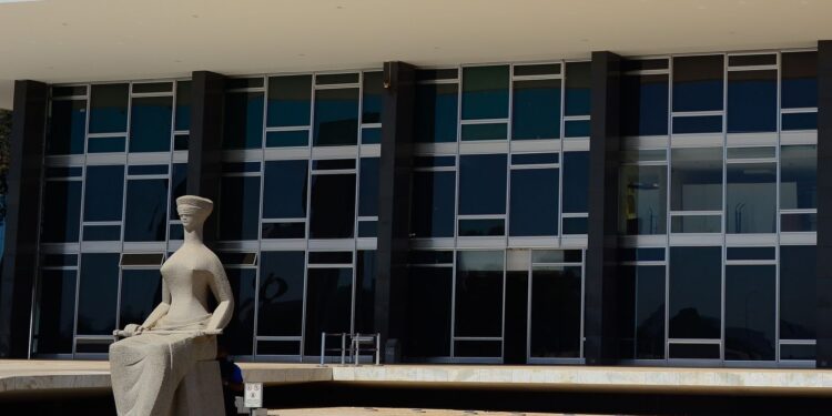 maioria-do-stf-mantem-indenizacao-de-eduardo-bolsonaro-a-jornalista