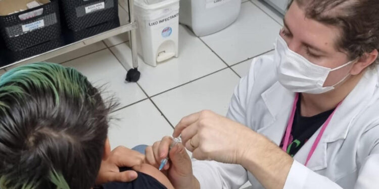 vacinacao-nas-escolas-publicas:-acao-vai-ate-25-de-abril
