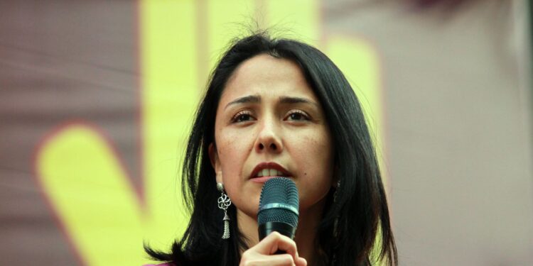 esposa-de-ex-presidente-do-peru-pede-asilo-ao-brasil-apos-condenacao