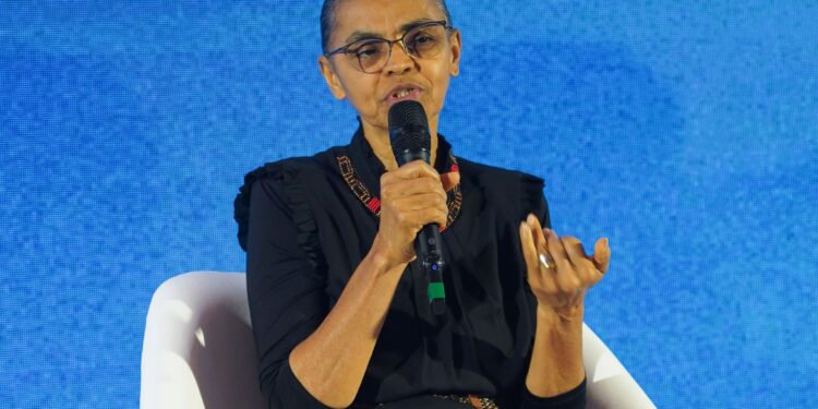 marina-silva-e-atendida-em-hospital-de-brasilia-por-queda-de-pressao