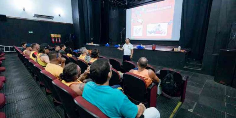 salva-vidas-de-lauro-de-freitas-recebem-capacitacao-em-primeiros-socorros