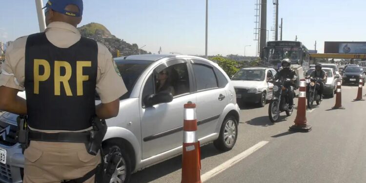 estradas:-prf-faz-operacao-semana-santa/tiradentes-2025