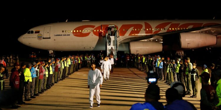 suprema-corte-impede-trump-de-usar-lei-de-inimigos-para-deportacoes