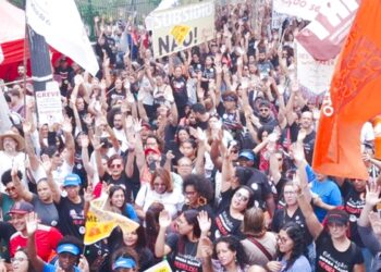 professores-municipais-de-sp-decidem-continuar-greve