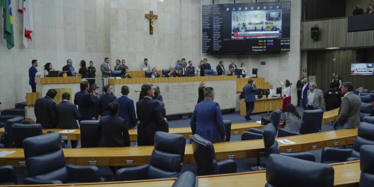 camara-de-sp-aprova-em-1o-turno-reajuste-de-2,6%-de-servidores