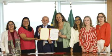 lula-sanciona-leis-para-protecao-de-direitos-das-mulheres