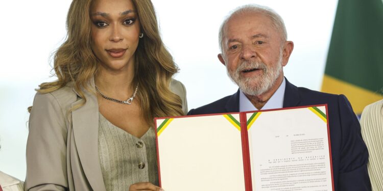 lula-diz-que-atitude-do-governo-dos-eua-com-erika-hilton-e-abominavel