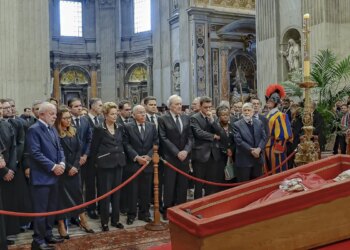 lula-presta-homenagem-ao-papa-francisco-em-velorio-no-vaticano