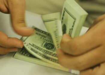 dolar-fecha-estavel-em-leve-baixa,-aos-r$-5,69