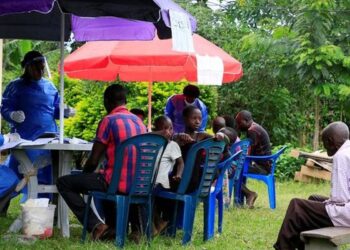 uganda-declara-fim-de-surto-de-ebola- 