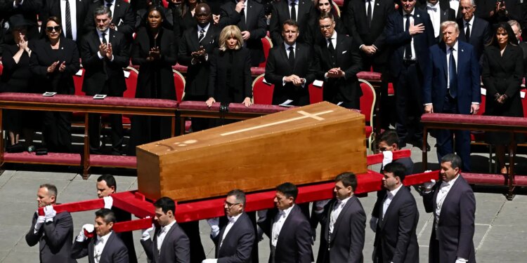 corpo-de-papa-francisco-e-sepultado-na-basilica-de-santa-maria-maior